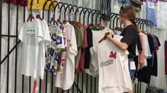 揭秘庫(kù)存服裝批發(fā)與服裝服飾批發(fā) 利潤(rùn)與策略并行的選品指南